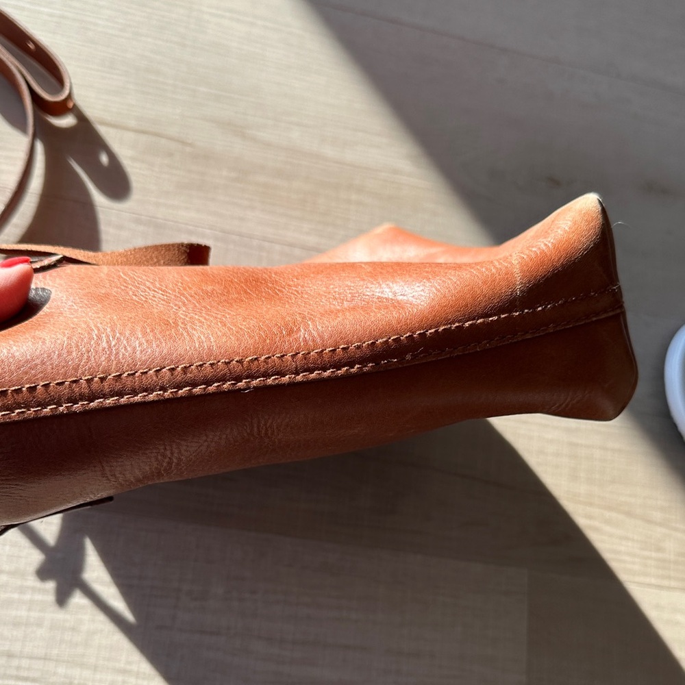 Madewell Transport Leather Crossbody - Picture 6 of 9